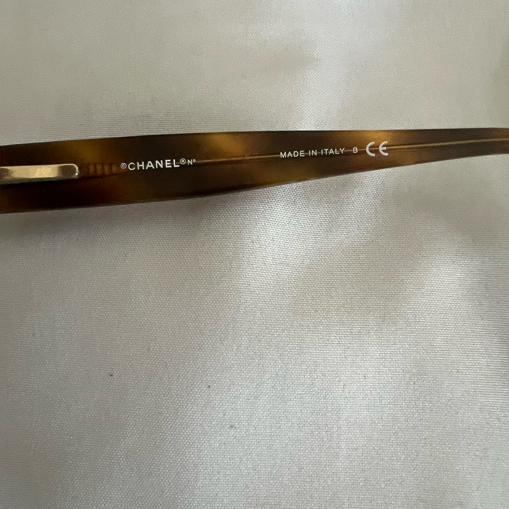 Authentic designer eyeglasses. - Picture 13 of 16